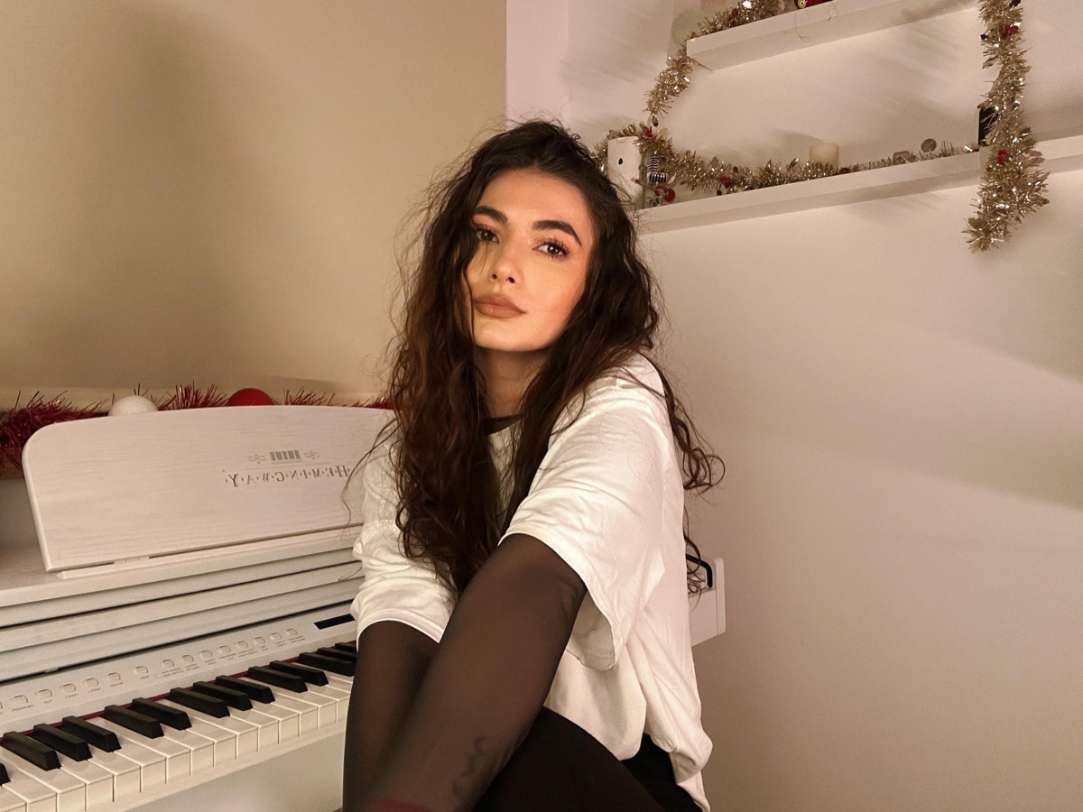 Feli Dilbea — Pian · Vocal Coach
